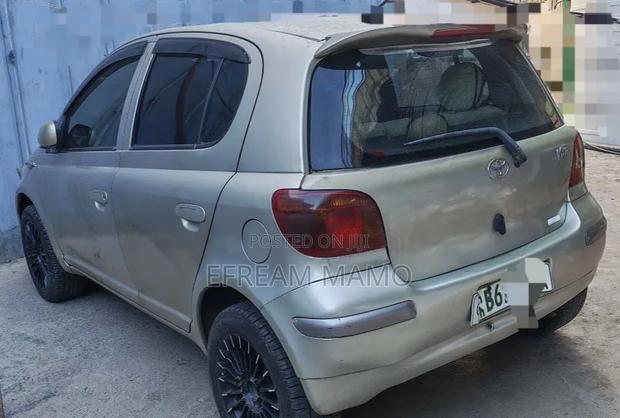Toyota Vitz 2004 Gray
