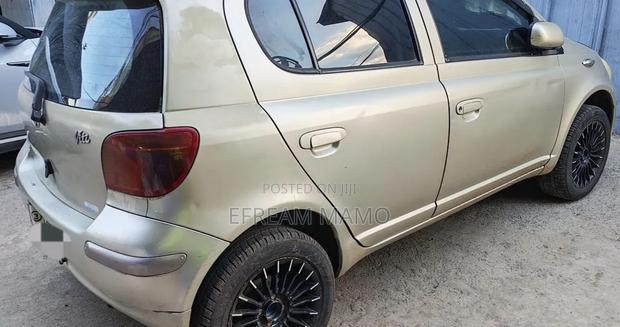 Toyota Vitz 2004 Gray