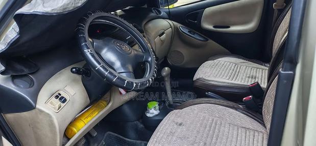 Toyota Vitz 2004 Gray