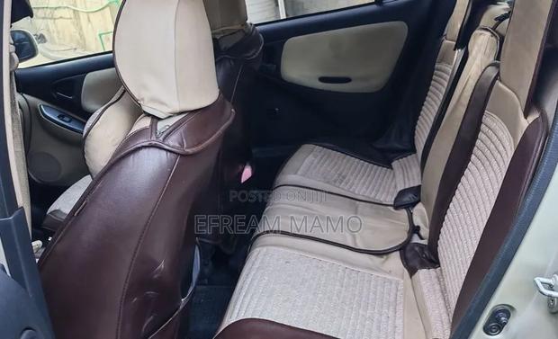 Toyota Vitz 2004 Gray