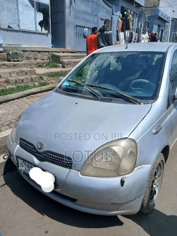 Toyota Vitz 2001 Gray