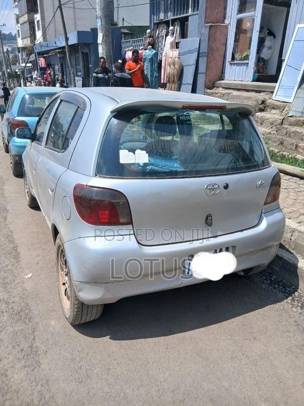 Toyota Vitz 2001 Gray