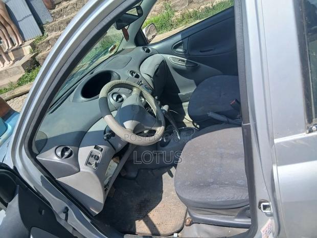 Toyota Vitz 2001 Gray