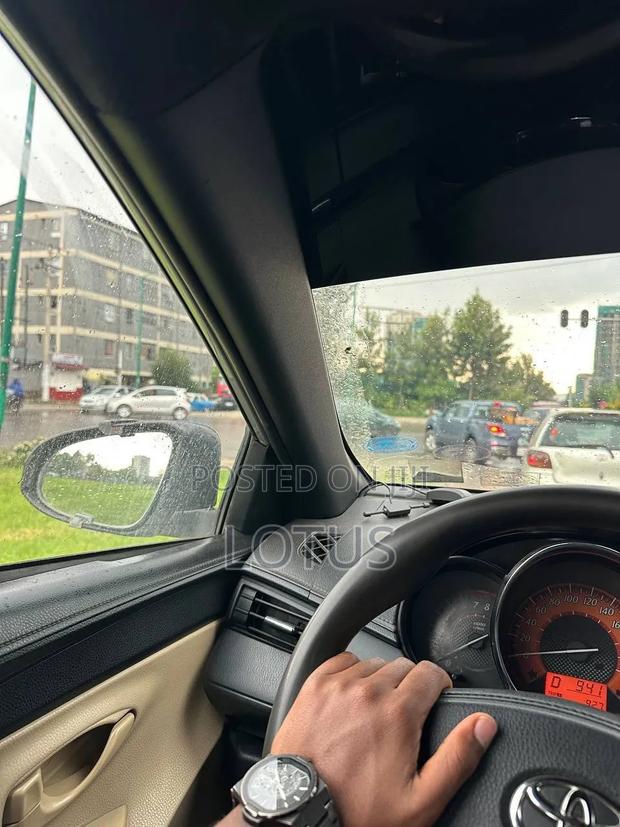Toyota Vitz 2001 Gray