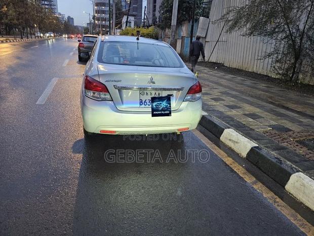 Mitsubishi Attrage 2019 Silver