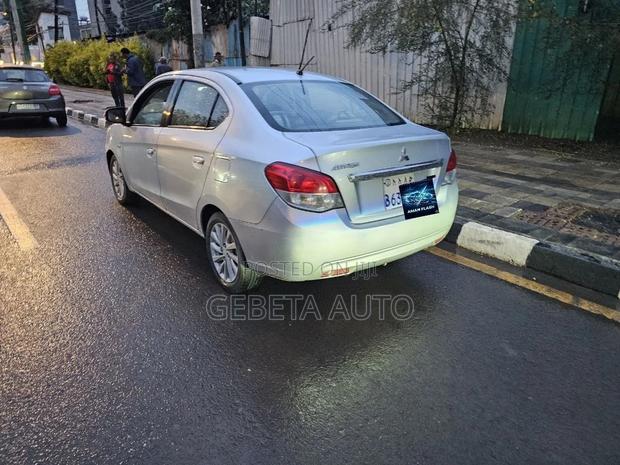 Mitsubishi Attrage 2019 Silver