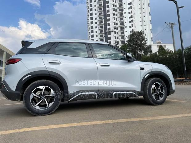 BYD Yuan Up 2025 Silver