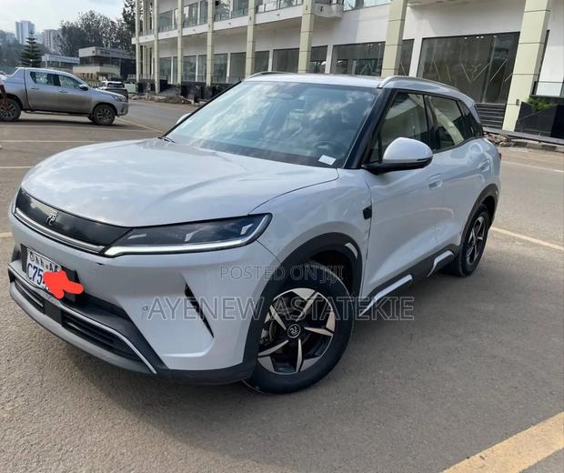 BYD Yuan Up 2025 Silver