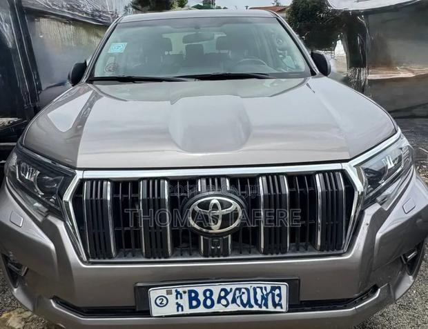 Toyota Land Cruiser Prado 2022 Gold