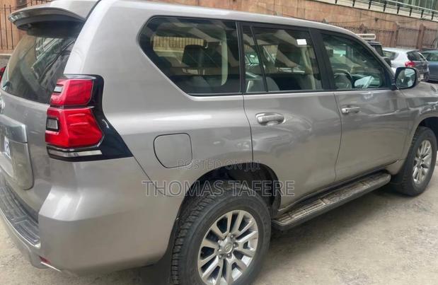 Toyota Land Cruiser Prado 2022 Gold