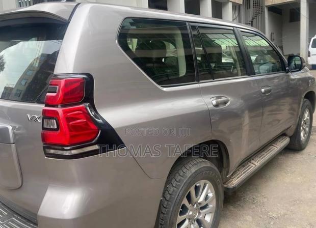 Toyota Land Cruiser Prado 2022 Gold