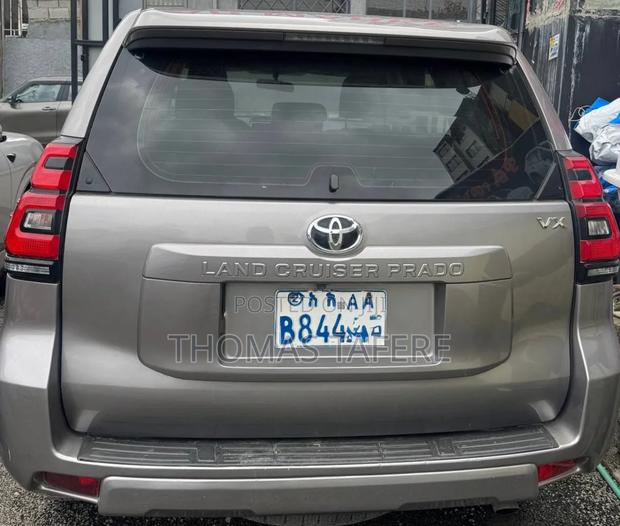 Toyota Land Cruiser Prado 2022 Gold