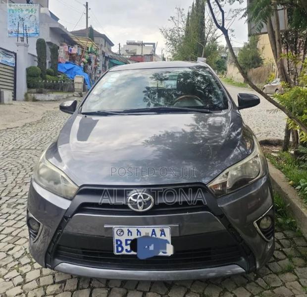 Toyota Yaris 2015 Gray