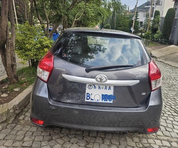 Toyota Yaris 2015 Gray