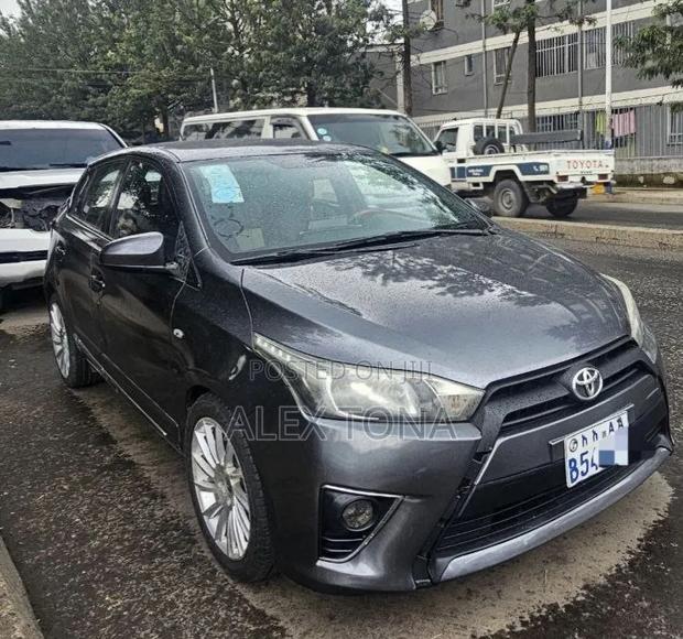 Toyota Yaris 2015 Gray