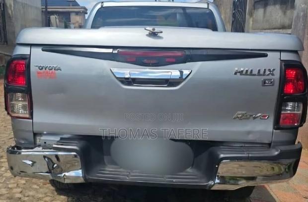 Toyota Hilux 2017 Silver