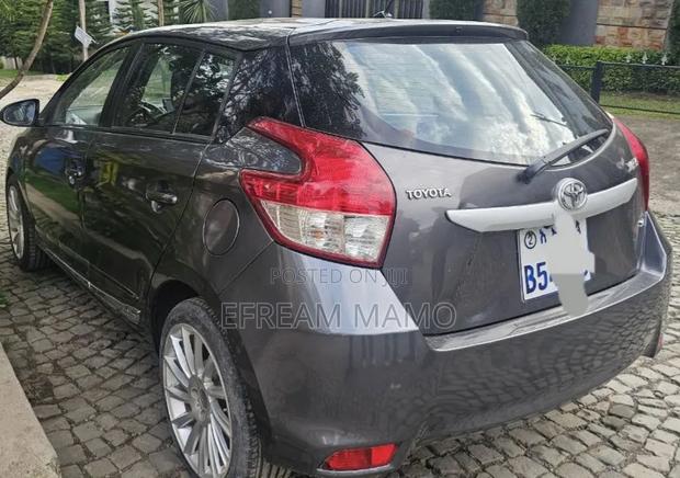 Toyota Yaris 2015 Gray