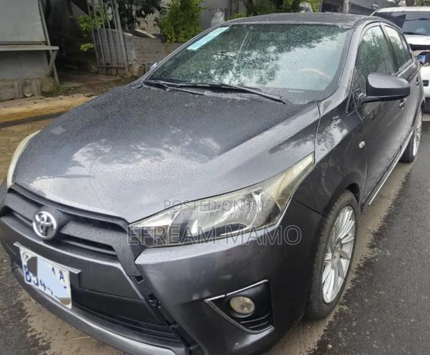 Toyota Yaris 2015 Gray