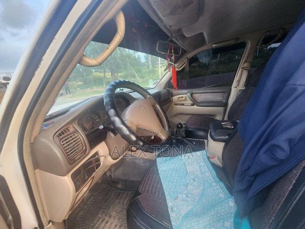 Toyota Land Cruiser 2005 White