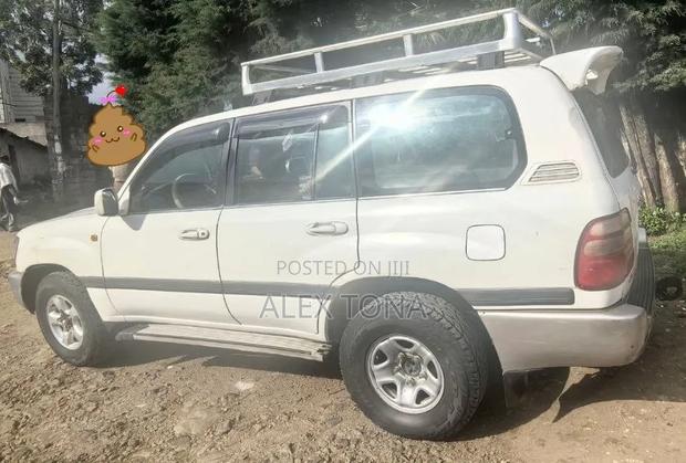 Toyota Land Cruiser 2005 White