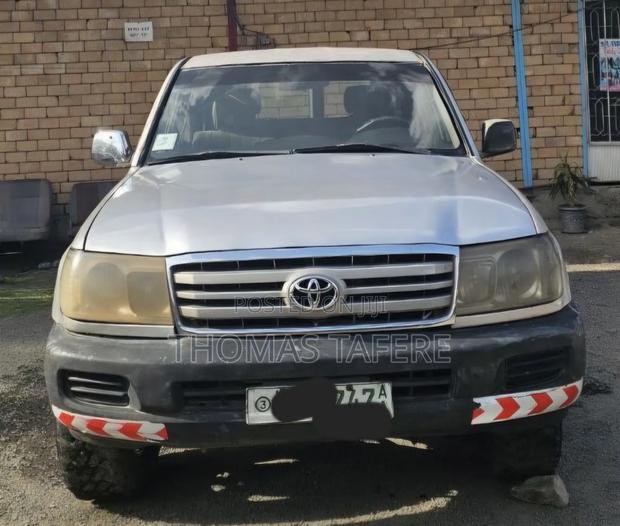 Toyota Land Cruiser 2004 Gold