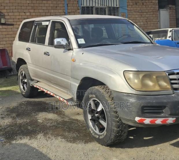 Toyota Land Cruiser 2004 Gold