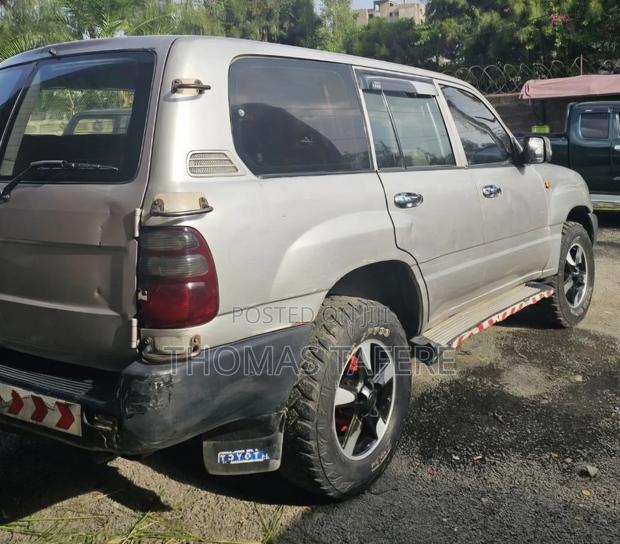 Toyota Land Cruiser 2004 Gold