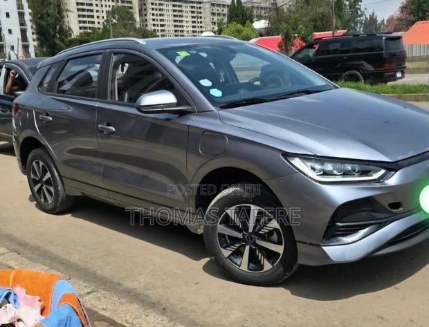 BYD E2 43 kWh 94 hp FWD 2025 Silver