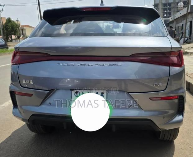 BYD E2 43 kWh 94 hp FWD 2025 Silver