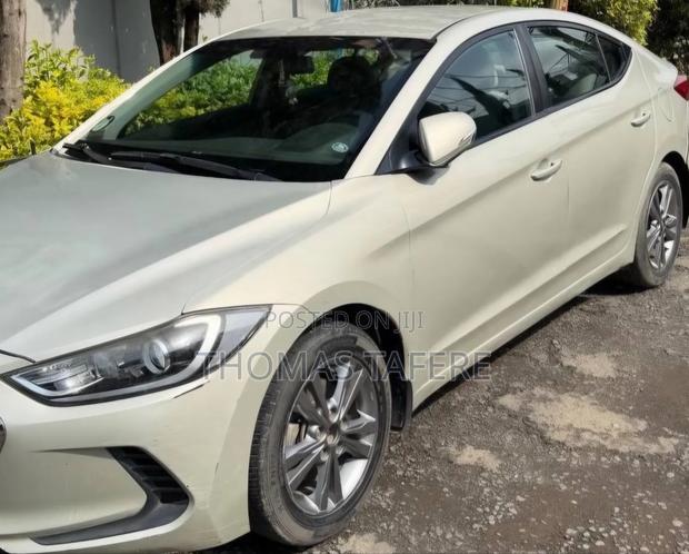 Hyundai Elantra 2017 Beige