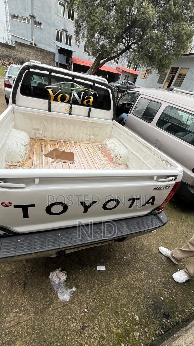 Toyota Hilux 2008 White