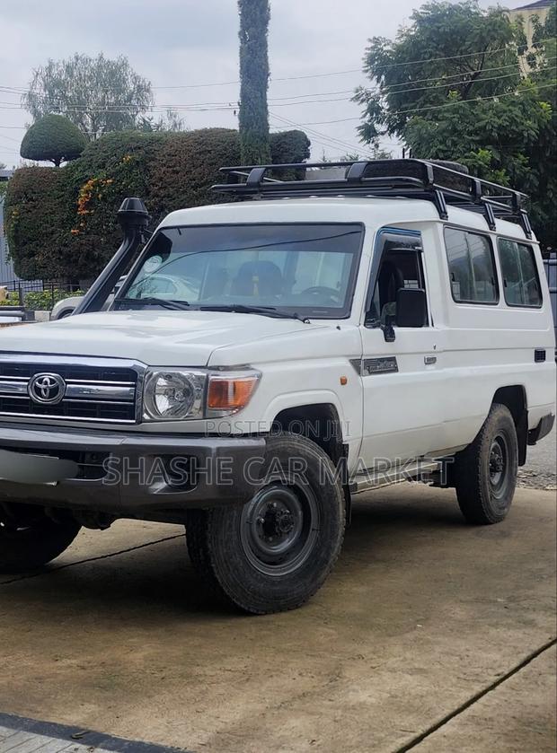 Toyota Land Cruiser 2013 White