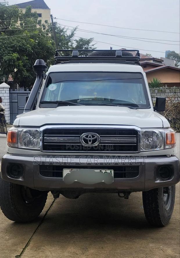 Toyota Land Cruiser 2013 White