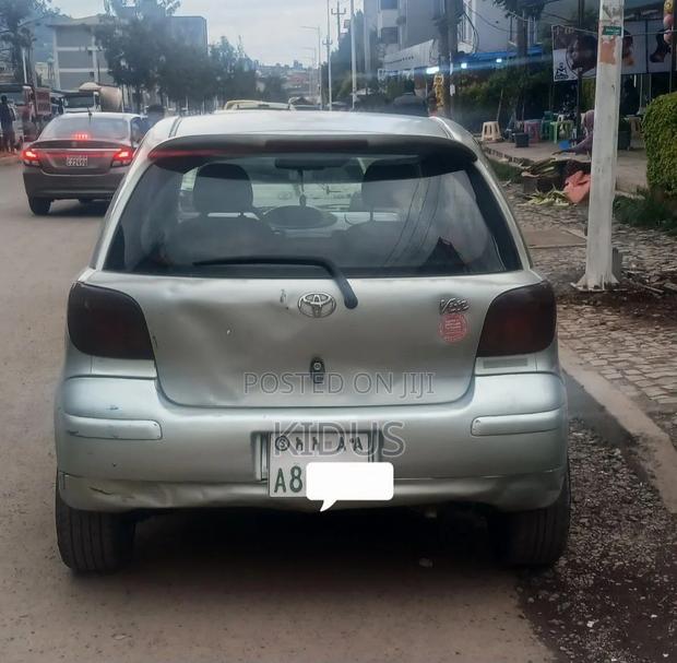 Toyota Vitz 2002 Gold