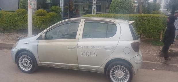 Toyota Vitz 2002 Gold
