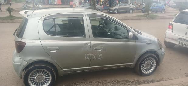 Toyota Vitz 2002 Gold
