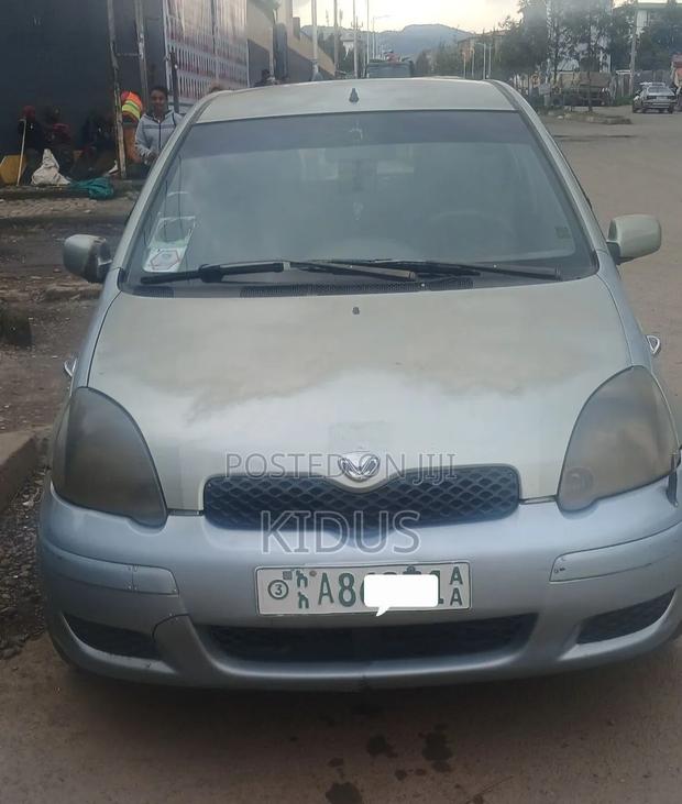Toyota Vitz 2002 Gold