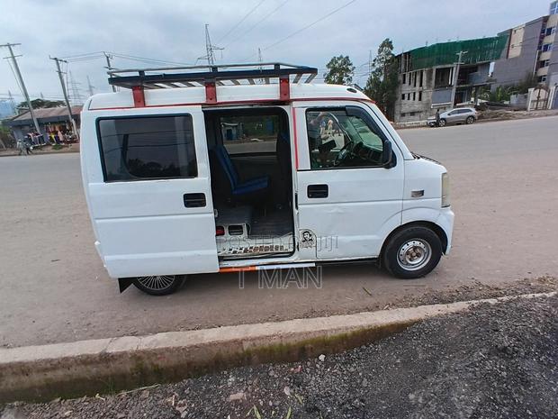 Suzuki 250 2012 White
