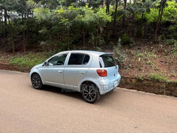 Toyota Vitz 2004 Blue