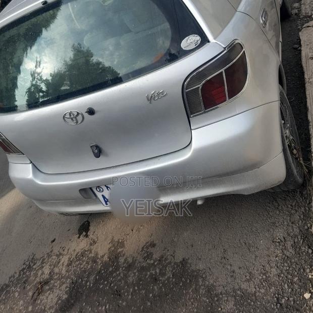 Toyota Vitz 2001 Silver