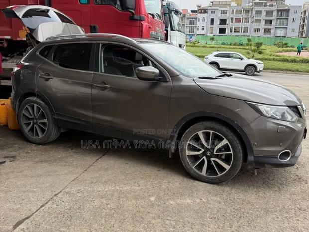 Nissan Qashqai 2016 Pink