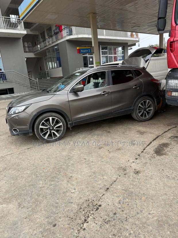 Nissan Qashqai 2016 Pink