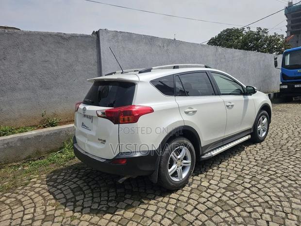 Toyota RAV4 2015 White