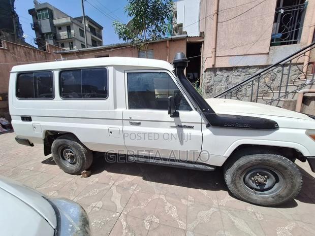 Toyota Land Cruiser 2012