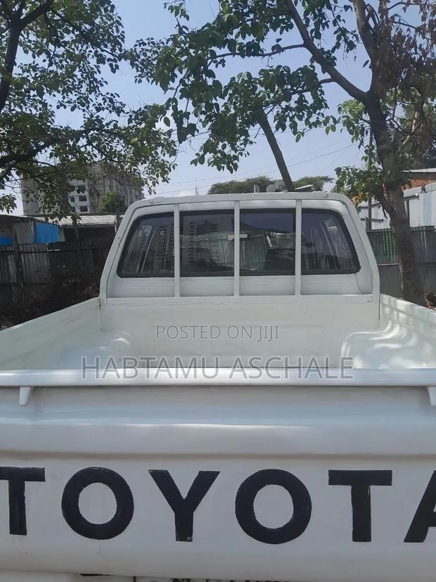 Toyota Hilux 1996 White