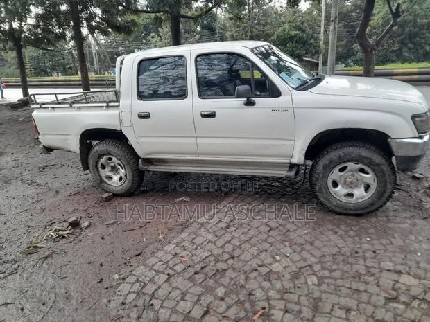 Toyota Hilux 1996 White