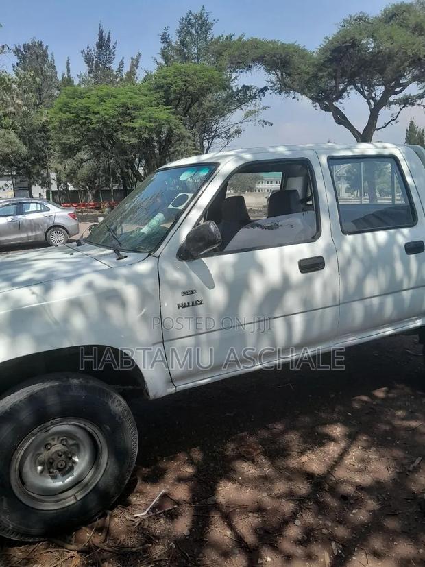 Toyota Hilux 1996 White