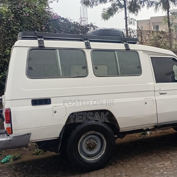 Toyota Land Cruiser 1999 White