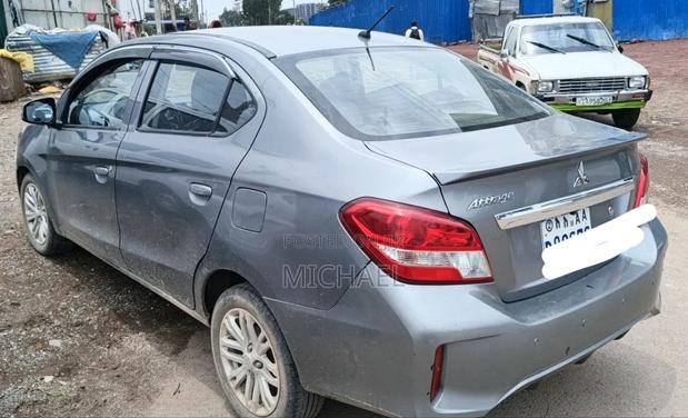 Mitsubishi Attrage 2021 Silver