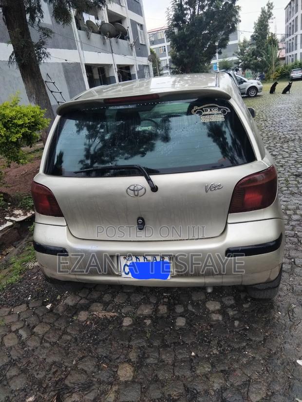 Toyota Vitz 2002 Beige